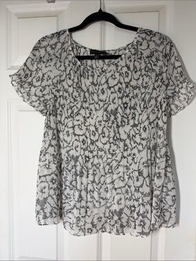 Banana Republic Black and White Floral Pleated Short Sleeve Top